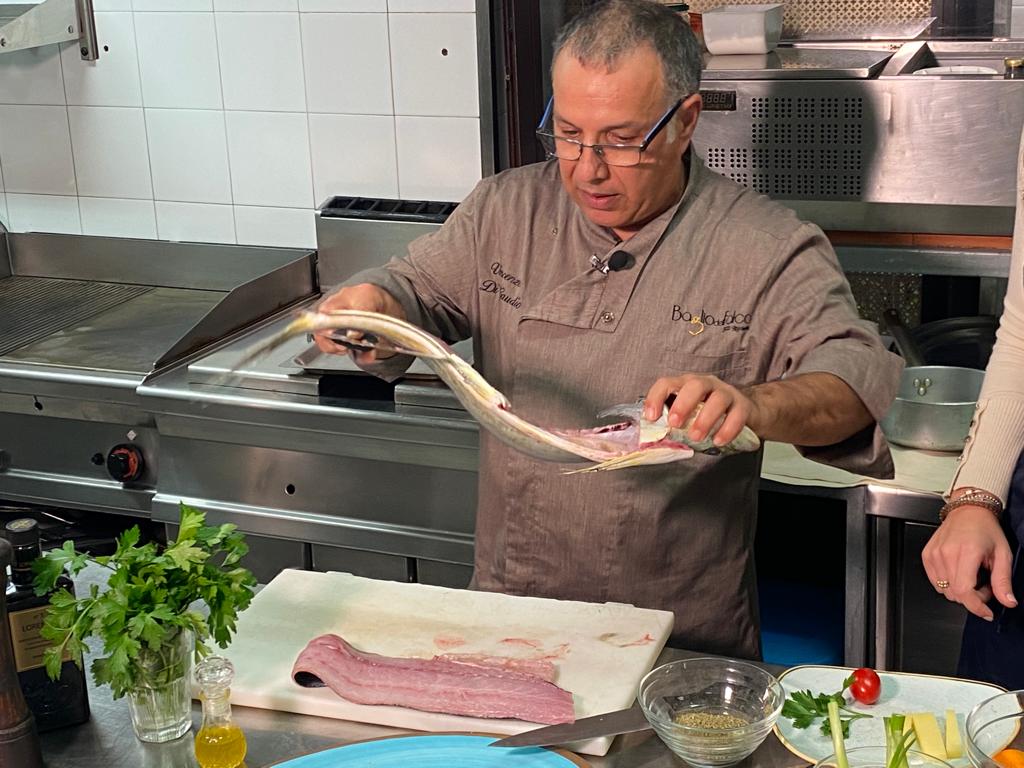 La Costa d'Oro - Lo Chef Di Gaudio nella sua cucina