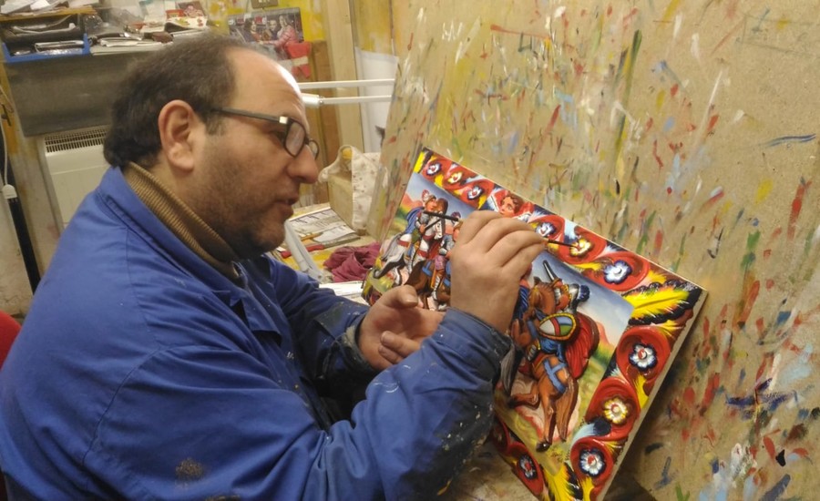 Michele Ducato al lavoro nella sua Bottega